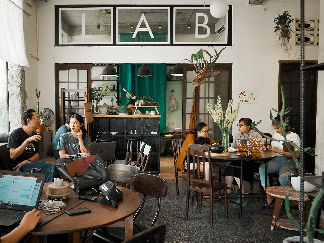 游戏开发者如何在不影响游戏体验的前提下加强游戏安全机制